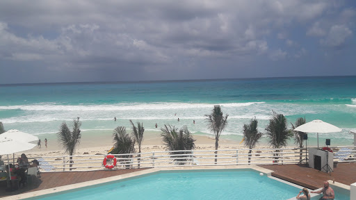 Óleo Cancun Playa, Km 19.5, Blvd. Kukulcan, Zona Hotelera, 77500 Cancún, Q.R., México, Alojamiento en interiores | SON