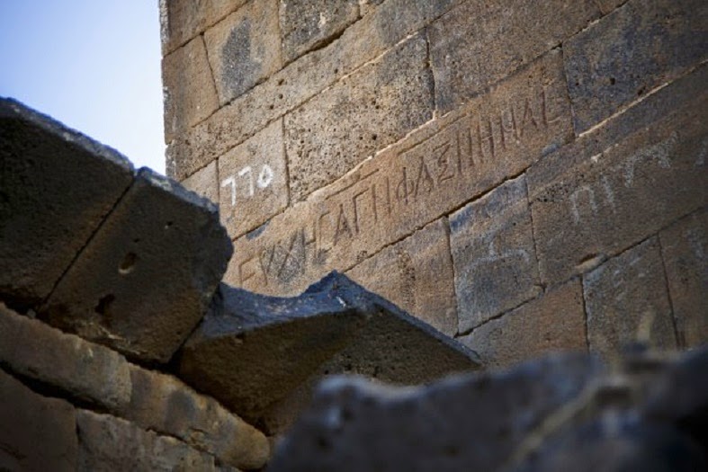 Tomb raiders in Jordan descend on ancient crypts Tomb raiders in Jordan descend on ancient crypts