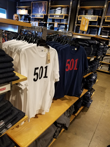 Clothing Store «Levi’s® Outlet Store at Allen Premium Outlets», reviews and photos, 820 W Stacy Rd, Allen, TX 75013, USA