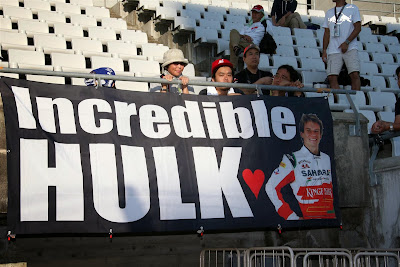 Невероятный Халк - баннер болельщиков Нико Хюлькенберга на Гран-при Японии 2013