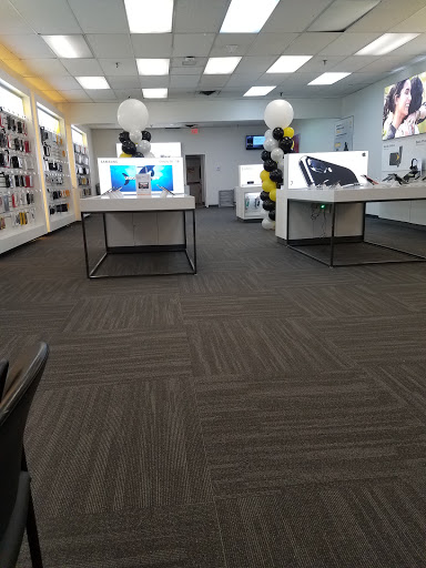 Cell Phone Store «Sprint Store», reviews and photos, 110 River St, Waltham, MA 02453, USA