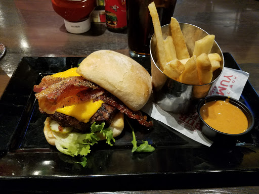 Hamburger Restaurant «Red Robin Gourmet Burgers», reviews and photos, 103 Chicago Ridge Mall, Chicago Ridge, IL 60415, USA