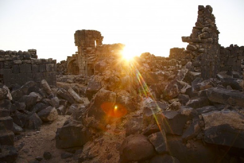 Tomb raiders in Jordan descend on ancient crypts Tomb raiders in Jordan descend on ancient crypts