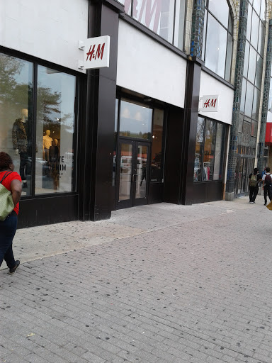 Clothing Store «H&M», reviews and photos, 2 S 69th St, Upper Darby, PA 19082, USA