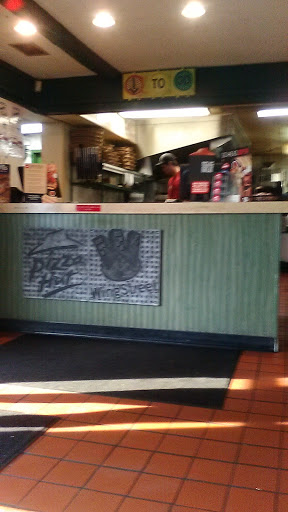 Pizza Restaurant «Pizza Hut», reviews and photos, 350 E Market St, Leesburg, VA 20176, USA