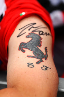 татуировка на руке болельщика Ferrari на Гран-при Австралии 2013