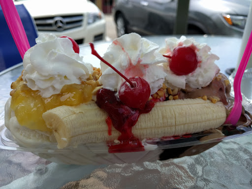 Ice Cream Shop «Scoops Ice Cream & Deli», reviews and photos, 101 Broad St, Lake Geneva, WI 53147, USA