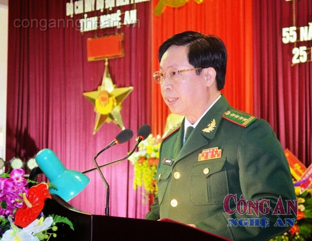 Đại tá Nguyễn Văn Túy - Chính ủy BĐBP Nghệ An đọc diễn văn buổi lễ