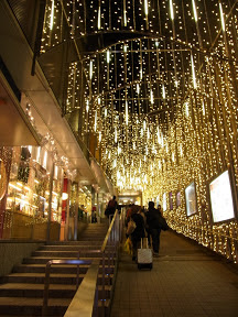 新宿ミロード・モザイク坂のクリスマスイルミネーション