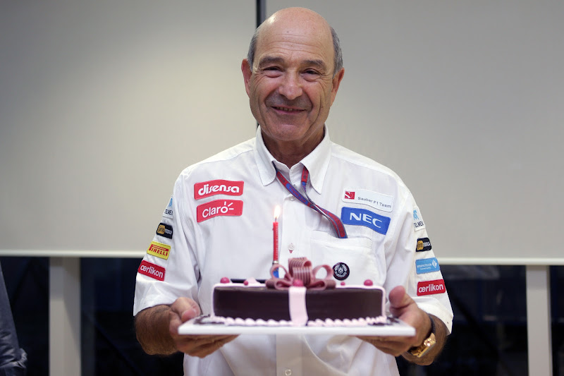 Петер Заубер и торт на 69-ый день рождения на Гран-при Кореи 2012