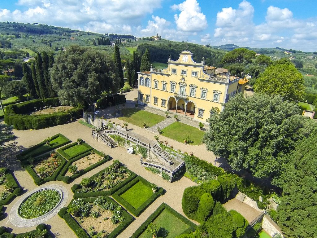 Mona Lisa's villa up for sale in Italy Mona Lisa's villa up for sale in Italy