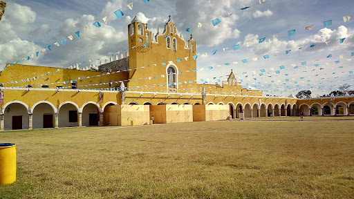 Convento Franciscano, Calle 31 292, Centro, 97540 Izamal, Yuc., México, Organización religiosa | YUC