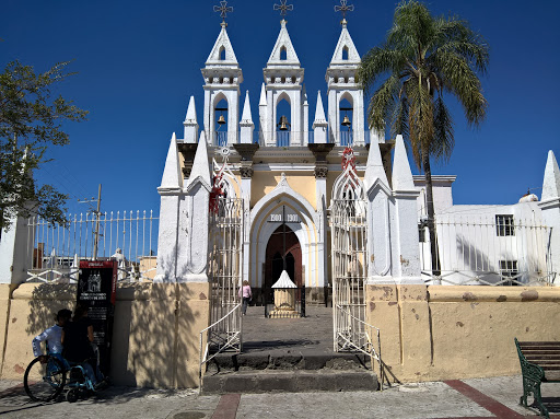 Santuario Del Sagrado Corazón, Av. Benito Juárez 88, Tonalá Centro, 45400 Tonalá, Jal., México, Lugar de culto | CHIS