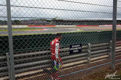 Фелипе Масса за ограждением в Сильверстоуне на Гран-при Великобритании 2013