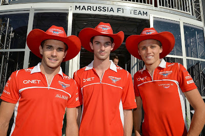 Жюль Бьянки, Александр Росси и Макс Чилтон в ковбойских шляпах от Марио Андретти на Гран-при Италии 2014