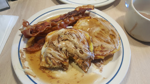 Restaurant «IHOP», reviews and photos, 2700 Greenway Dr, Jackson, MS 39204, USA