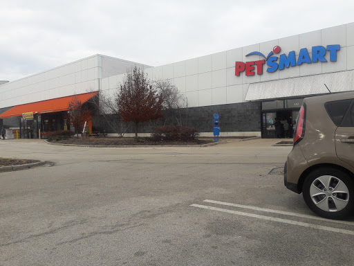 Pet Supply Store «PetSmart», reviews and photos, 140 Barrington Rd, Schaumburg, IL 60194, USA