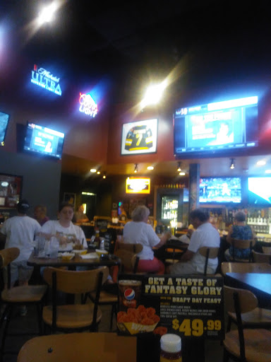 Chicken Wings Restaurant «Buffalo Wild Wings», reviews and photos, 160 Washington St #103, Rochester, NH 03839, USA