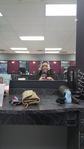 Beauty Salon «Headshop Family Haircare», reviews and photos, 9806 Colerain Ave, Cincinnati, OH 45251, USA