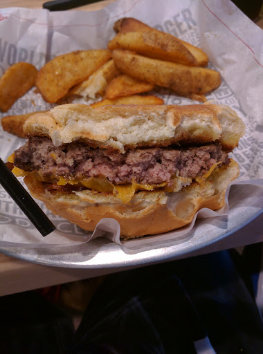 Hamburger Restaurant «Fuddruckers», reviews and photos, 5050 Daniels Pkwy, Fort Myers, FL 33912, USA