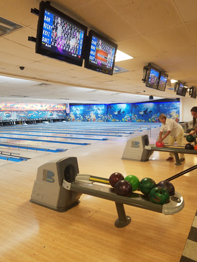 Bowling Alley «Manor Lanes Bowling and Sports Den Pub», reviews and photos, 1517 NE 26th St, Fort Lauderdale, FL 33305, USA