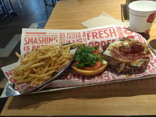 Hamburger Restaurant «Smashburger», reviews and photos, 5774 Dow Ave, Alexandria, VA 22304, USA