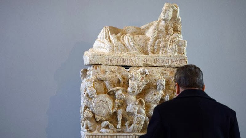 Italy displays stolen artworks recovered by police Italy displays stolen artworks recovered by police