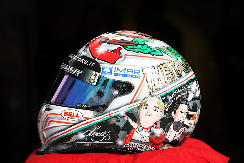 специальный шлем Витантонио Льюцци к Гран-при Италии 2011 в Монце вид слева