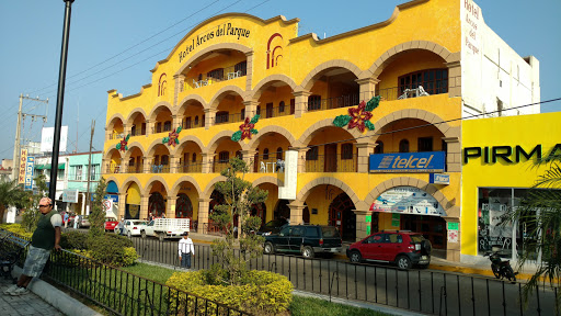 Hotel Arcos Del Parque, Calle Miguel Hidalgo 804, Centro, 96000 Acayucan, Ver., México, Hotel en el centro | VER