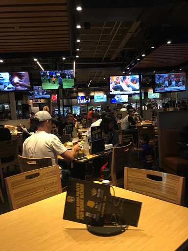 Chicken Wings Restaurant «Buffalo Wild Wings», reviews and photos, 32135 Union Landing Blvd, Union City, CA 94587, USA