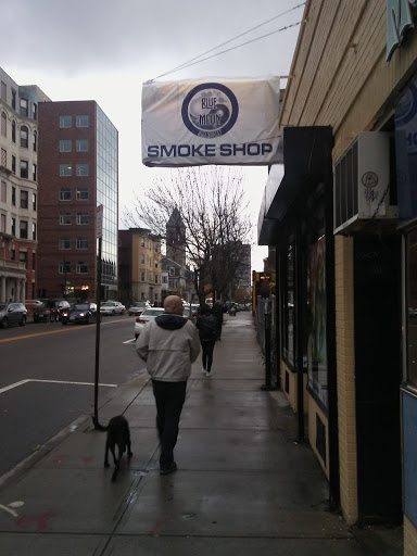 Tobacco Shop «BLUE MOON SMOKE SHOP», reviews and photos, 896 Massachusetts Ave, Cambridge, MA 02139, USA