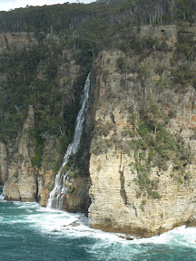Waterfall Bay, la bien nommée