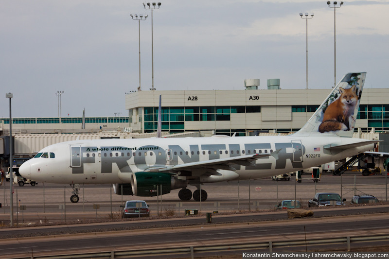 USA Colorado Denver International Airport DEN KDEN Frontier Airlines Airbus Аэробус Эйрбас A319-111 Foxy the Red Fox Рыжая Лисица Фокси N922FR