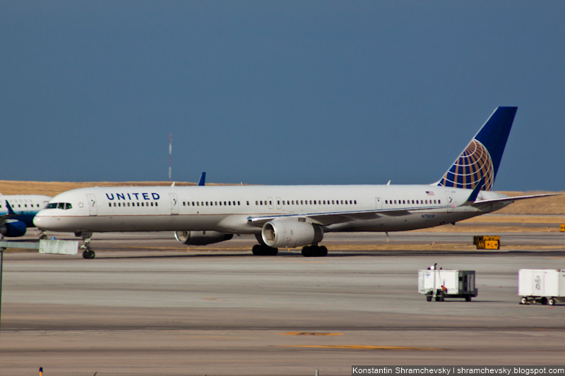 United Boeing 757-300 757-324 N75858