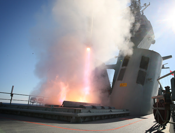 HMAS Perth firing evolved sea sparrow