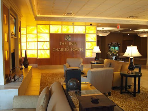 Hotel «The Inn at Charles Town», reviews and photos, 100 Hollywood Dr, Charles Town, WV 25414, USA