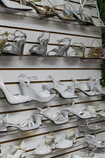 Bridal Shop «Wedding Dresses Orange County - Genesis Bridal Boutique», reviews and photos, 405 N Broadway, Santa Ana, CA 92701, USA