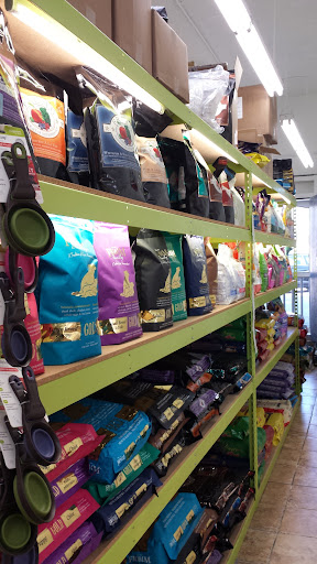 Pet Supply Store «Lucky Pet Premium Pet Food & Boutique», reviews and photos, 4115 W Olympic Blvd, Los Angeles, CA 90019, USA