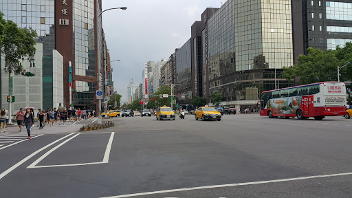 Zhongxiao Dunhua Station