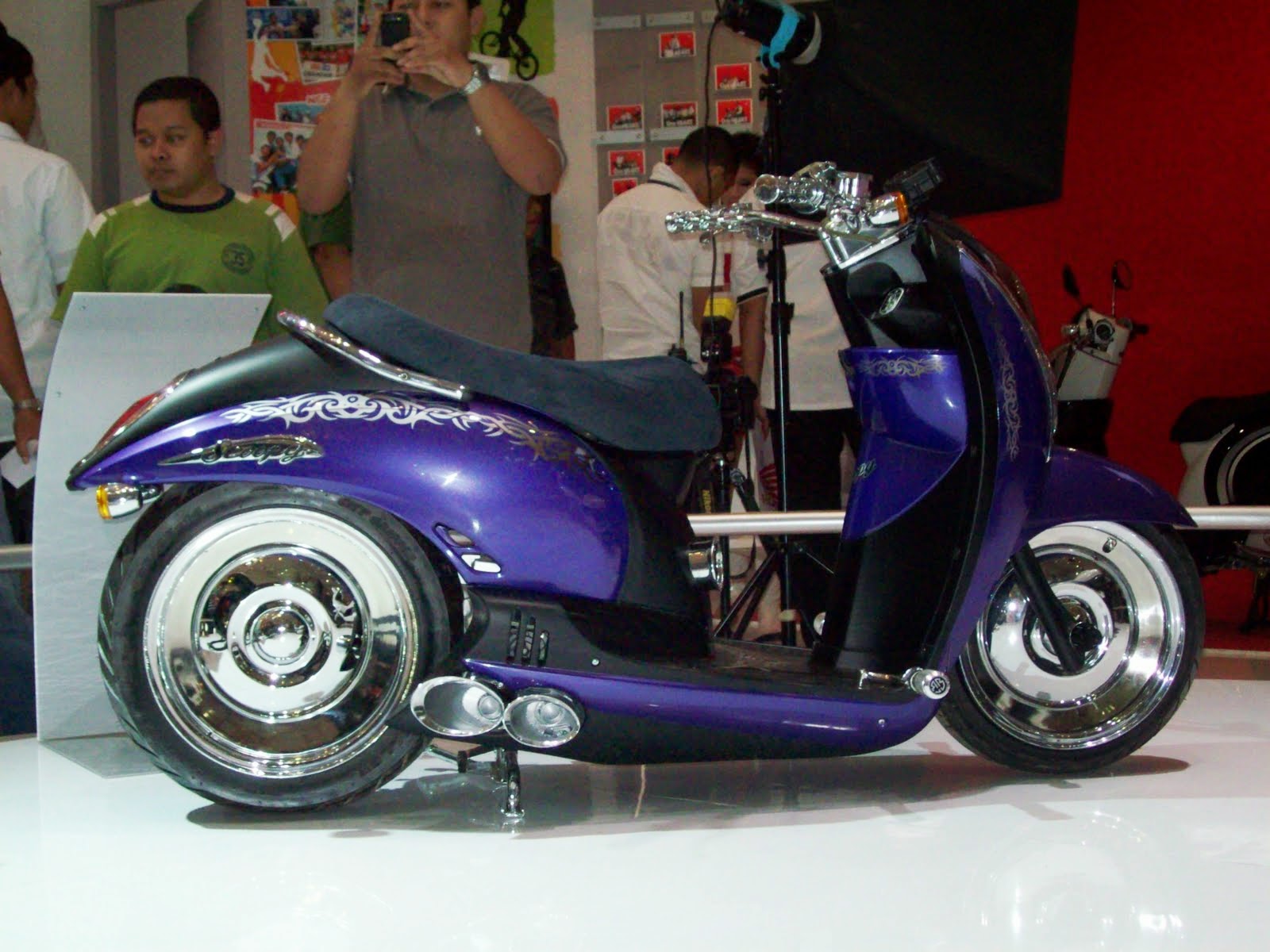 Scoopy Fi Modifikasi Velg 17