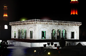 Hazoori bag, Lahore fort