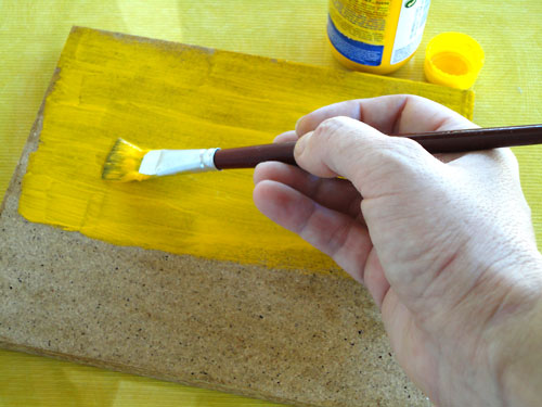 Pinte a moldura com tinta pva