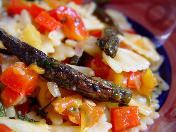 Farfalle with Crunchy Okra and Red Bell Peppers