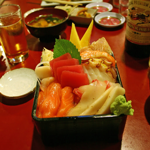 umi sushi logo