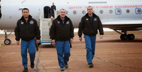 Soyuz Tma 11M Prime And Back Up Crews Arrive At Baikonur