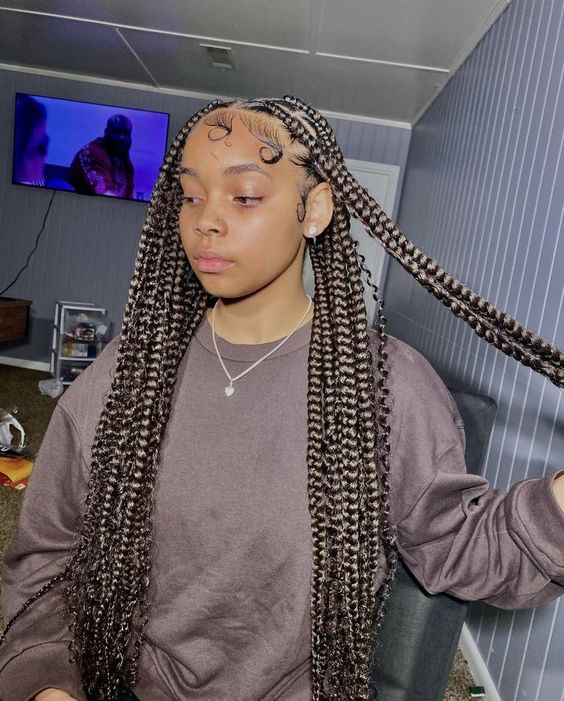 Another look of a girl rocking the bohemian large knotless braids