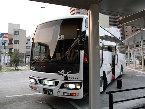 西鉄高速バス「さぬきエクスプレス福岡号」　3802　高松駅高速BT到着　その1（2014.12.30）