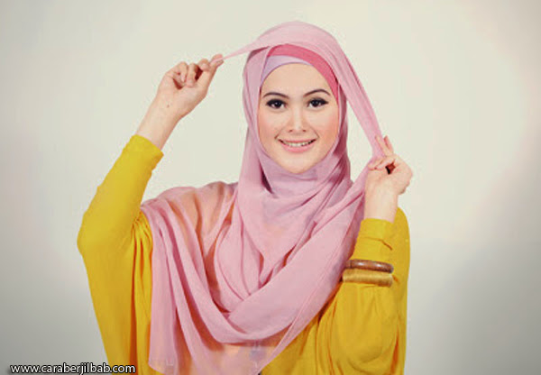 Cara Memakai Jilbab Segi Empat Yang Simpel Cara Memakai Jilbab Segi Empat Yang Simpel