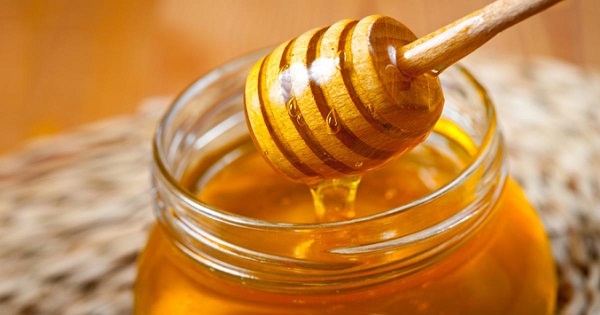 Cách dưỡng môi bằng mật ong