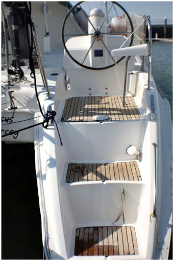 Dufour Nautitech 395 for sale backsteps